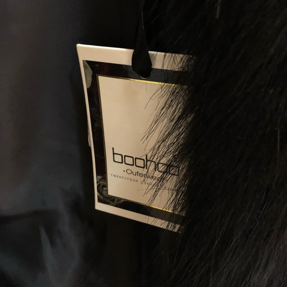 Boohoo NWT black faux fur vest - Picture 2 of 3